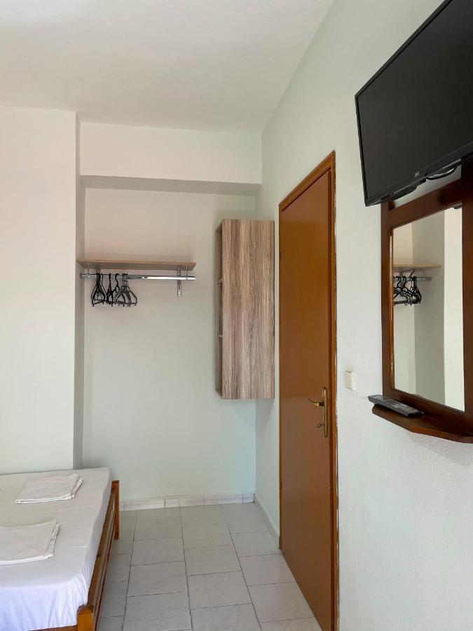 Thealos Inn Nea Vrasna Luaran gambar